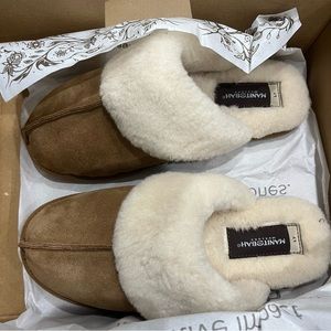 Manitobah Women's Brown Sheepskin Slippers